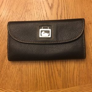 Dooney & Bourke women’s wallet